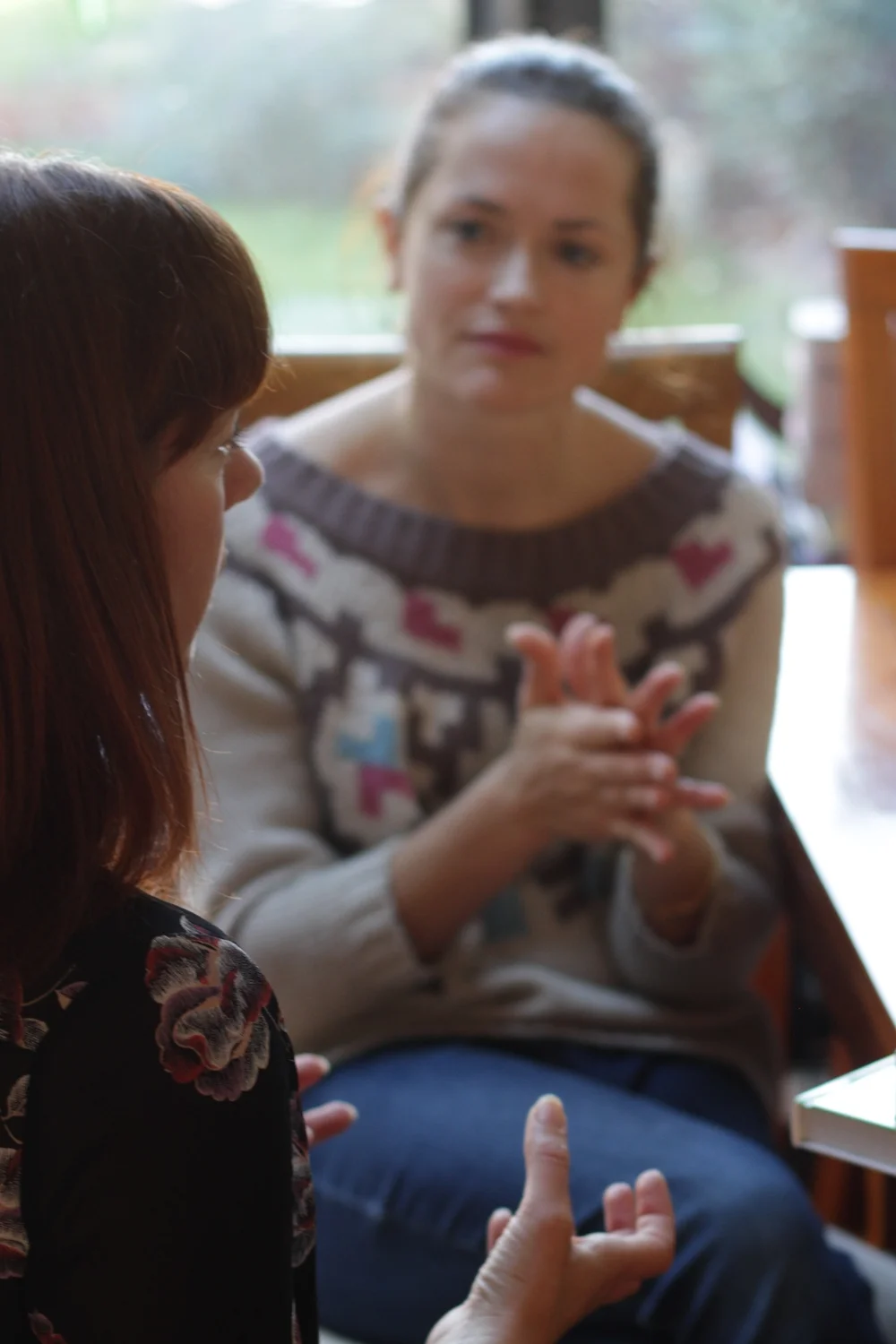 Jasmine June in a one-to-one nutrition consultation